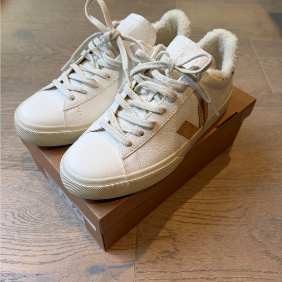 Veja Women's White Campo Winter Leather Sneakers size 41 - Picture 3 of 7